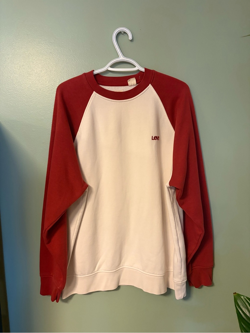 Levi’s Relaxed Raglan Crewneck Sweatshirt | Red & Cream | Size Large